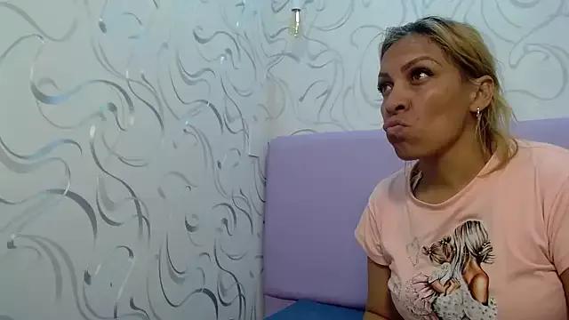 NathaliaSmith3x on StripChat