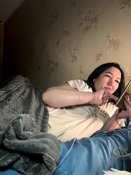 Naughtbaby_2025 on StripChat