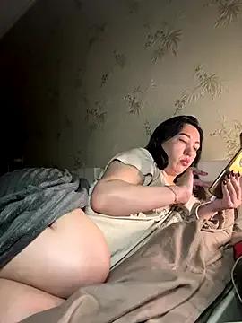 Naughtbaby_2025 on StripChat