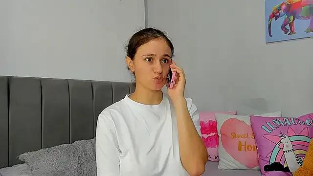 naughtyloverss on StripChat