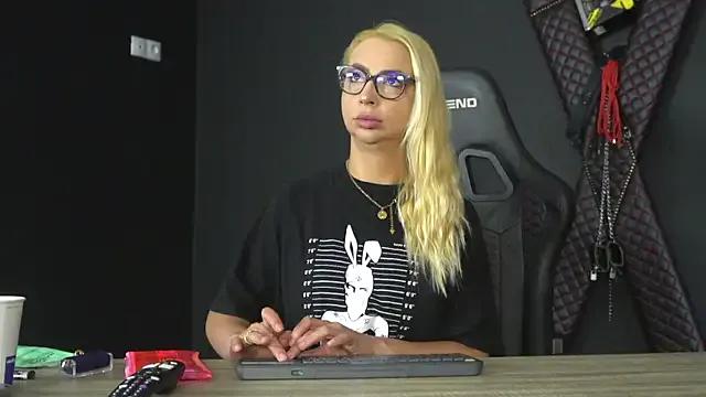 OliviaSmith on StripChat