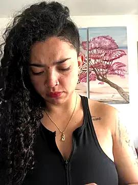 Paris_11 on StripChat