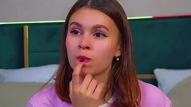 PollyLanders on StripChat