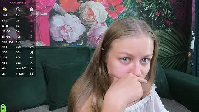 Polumna_cute on StripChat