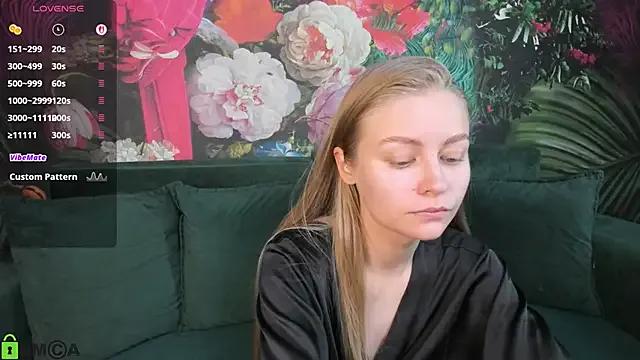 Polumna_cute on StripChat