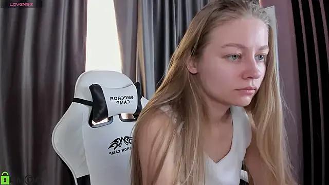 Polumna_cute on StripChat