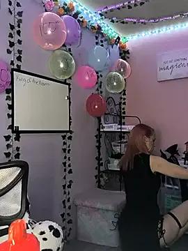 Purple2StayThnxx on StripChat