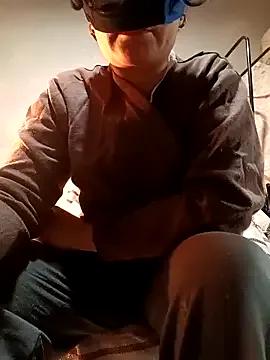 Raperin2545 on StripChat