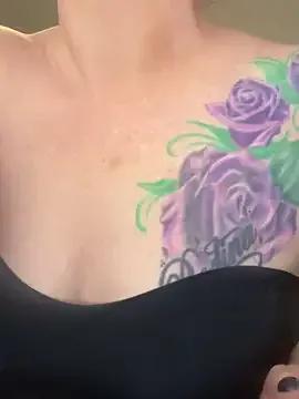 RavenRayyy on StripChat