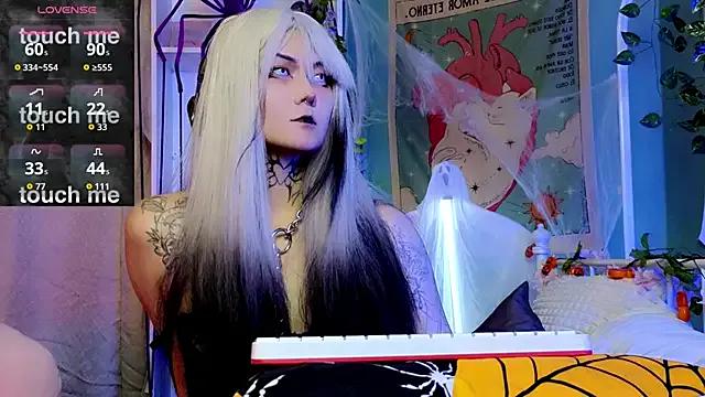 Ravens_Nest on StripChat