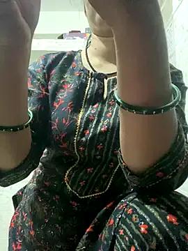 Red_Queen_11 on StripChat