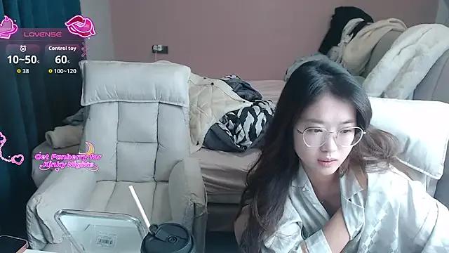 redrose520 on StripChat