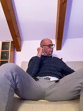 Relnnet on StripChat