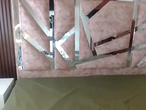 sabrina_roosa on StripChat