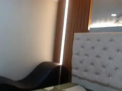 sabrina_roosa on StripChat