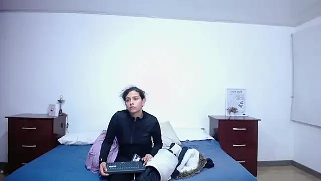 Sarabubbie on StripChat