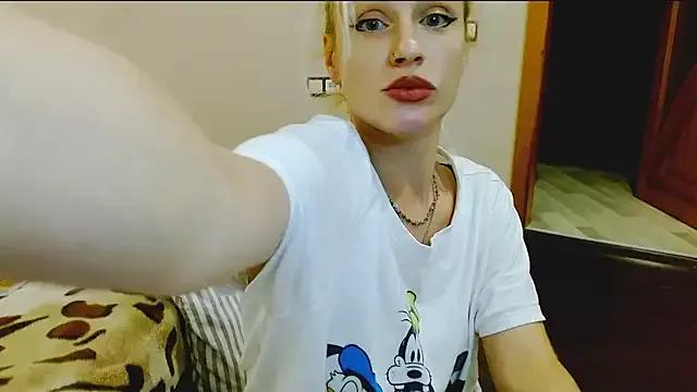 SatinQueen90 on StripChat