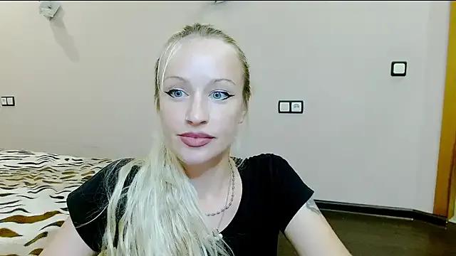SatinQueen90 on StripChat