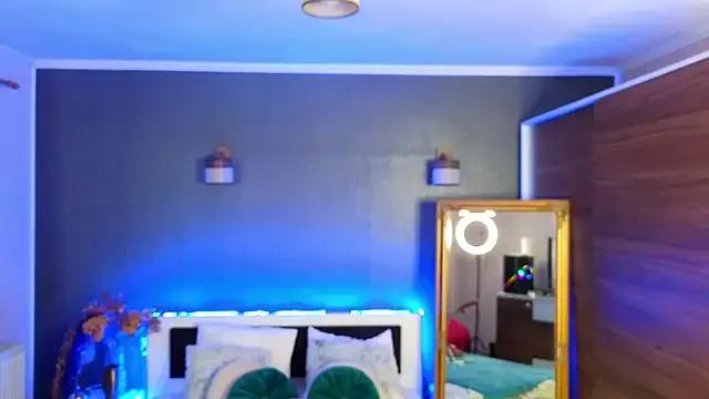 Selena_Banks — New model!Become my king!