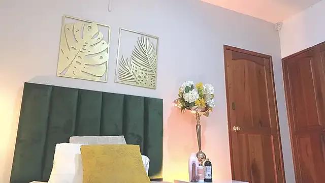 SeleneLujan on StripChat