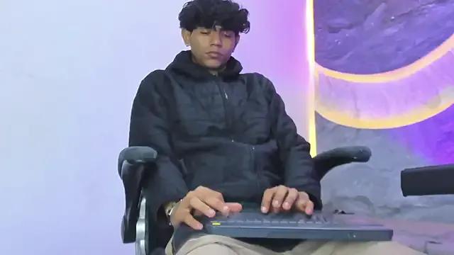 Sex_Boy_33_ on StripChat