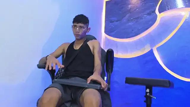 Sex_Boy_33_ on StripChat