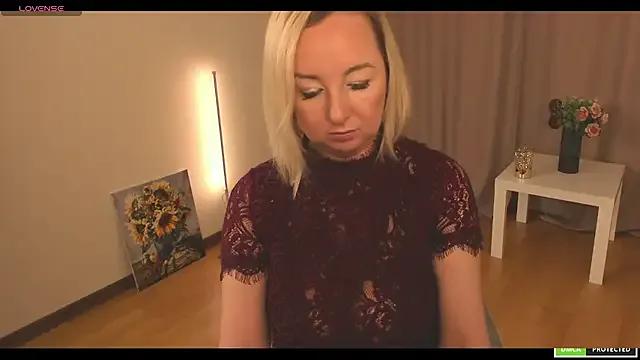 sexmom8 on StripChat