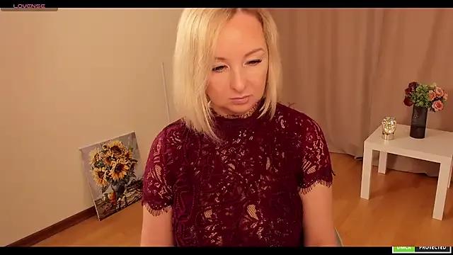 sexmom8 on StripChat