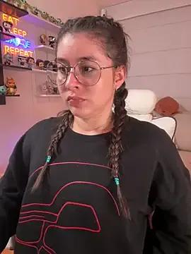 Sharon_07 on StripChat