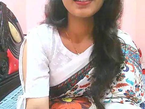 Silver_Queen07 on StripChat