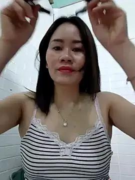 Singlemom69x on StripChat