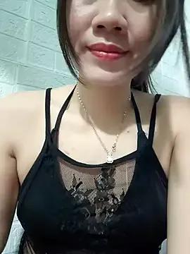 Singlemom69x on StripChat