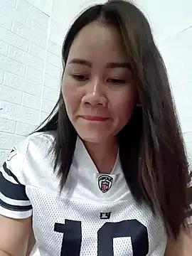 Singlemom69x on StripChat