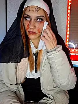 SlimBellaa on StripChat