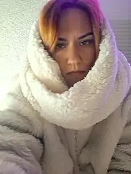 SlimBellaa on StripChat