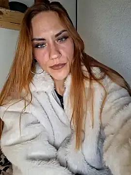 SlimBellaa on StripChat