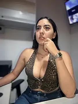Sofia_Collins- on StripChat