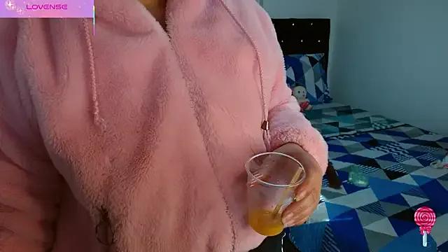 soniafuckboobs on StripChat