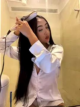 SOPHIACANDY19_ on StripChat