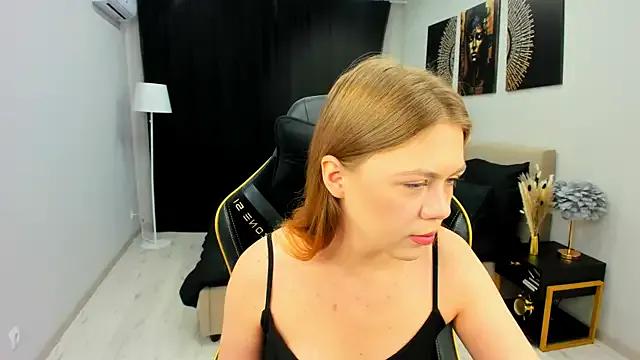 Strawberrye on StripChat