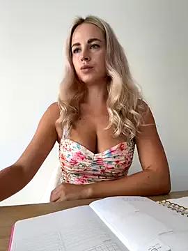 streetdoll on StripChat