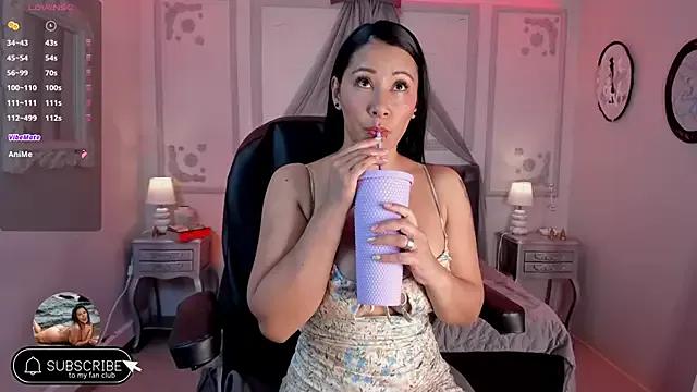 Sue_Wolls on StripChat