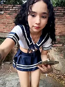 sweet_outdoor_charm on StripChat