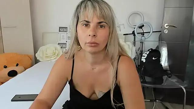 sweetemy4u on StripChat