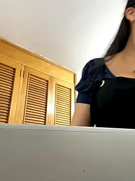 SWEETLILY18 on StripChat