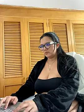 SWEETLILY18 on StripChat