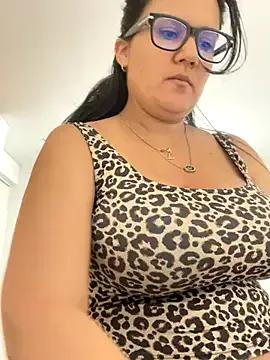 SWEETLILY18 on StripChat