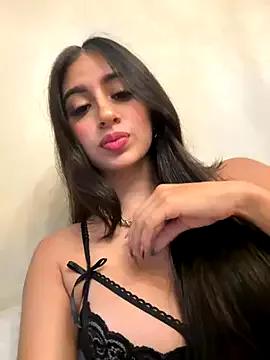 Taylor-Jonnees — Cute girl and naugthy big boobs tease