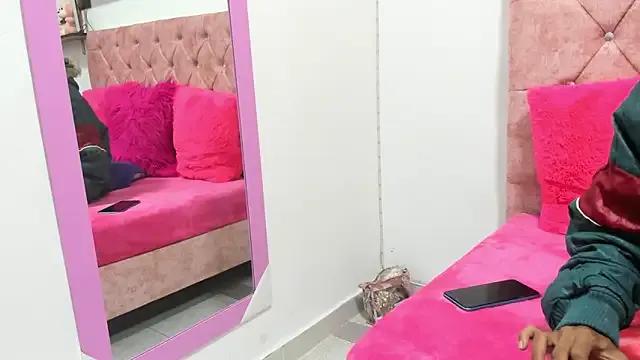 thianahorny on StripChat