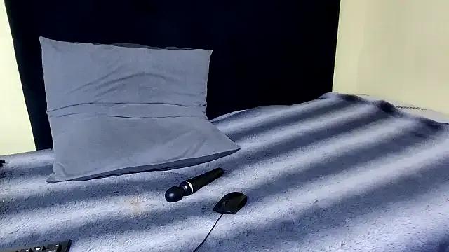 ThickTemptress18 on StripChat